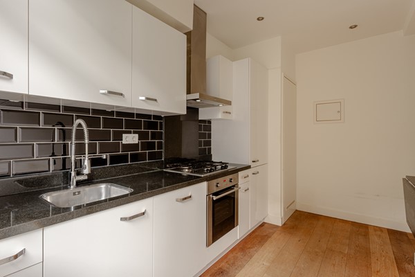 Medium property photo - Hoenderloostraat 94, 2573 RP Den Haag